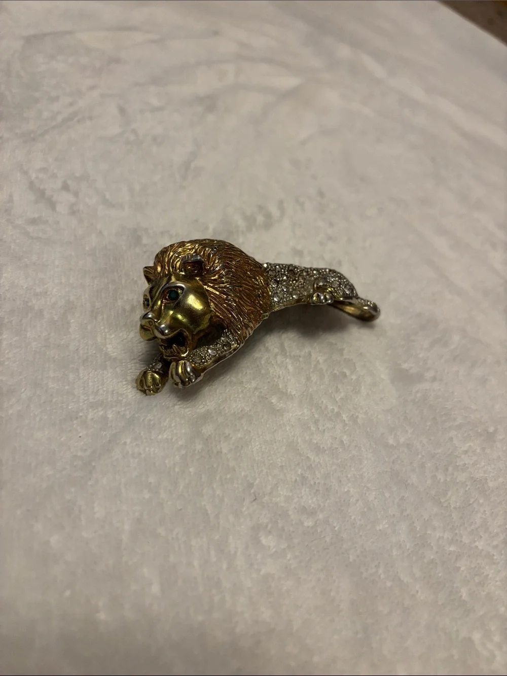 vintage Gold-Tone Lion Brooch Pin with diamonds Elegant Animal Statement Jewelry